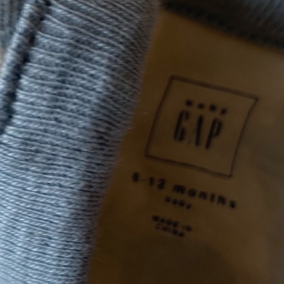 Bundle of Baby Peek stripes jumpsuit & baby
Gap Ahoy onesie. Size 6-9/6-12 Month - Picture 4 of 11